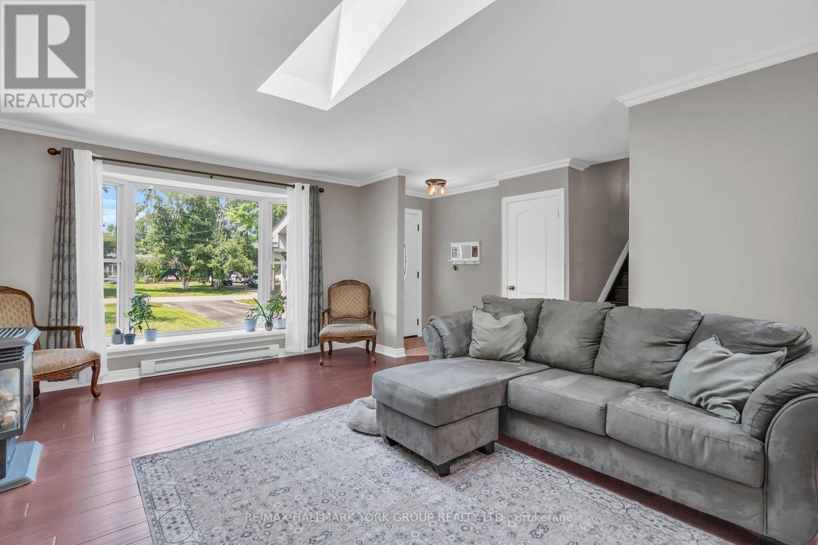 Photo 10 of 15 Brook Crescent, Georgina ON
