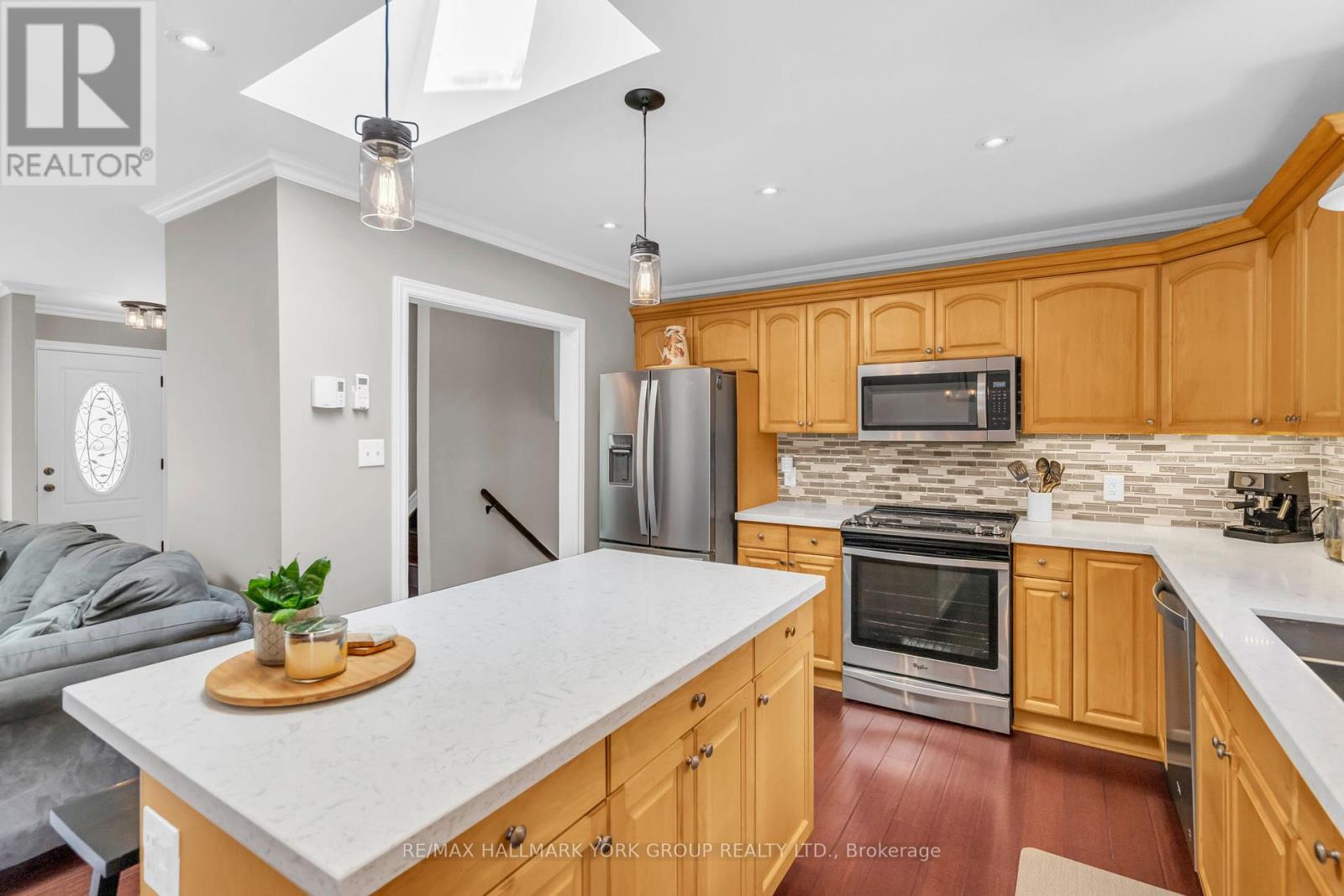 Photo 15 of 15 Brook Crescent, Georgina ON