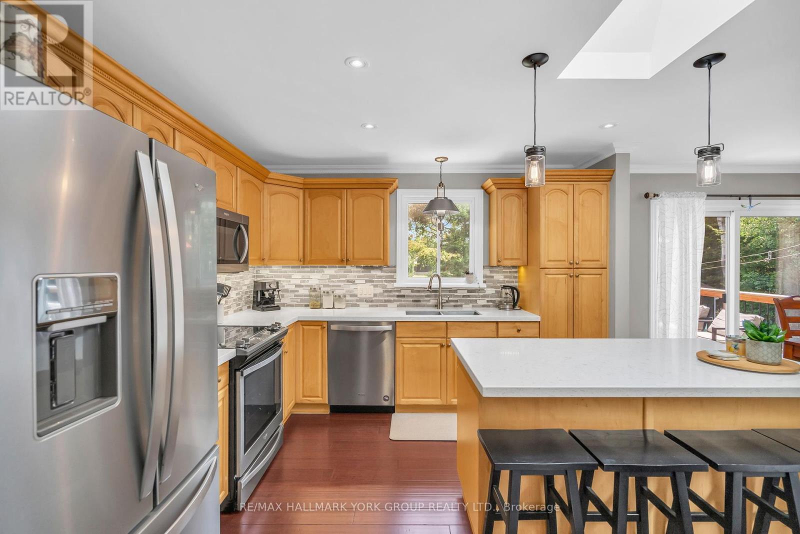 Photo 17 of 15 Brook Crescent, Georgina ON