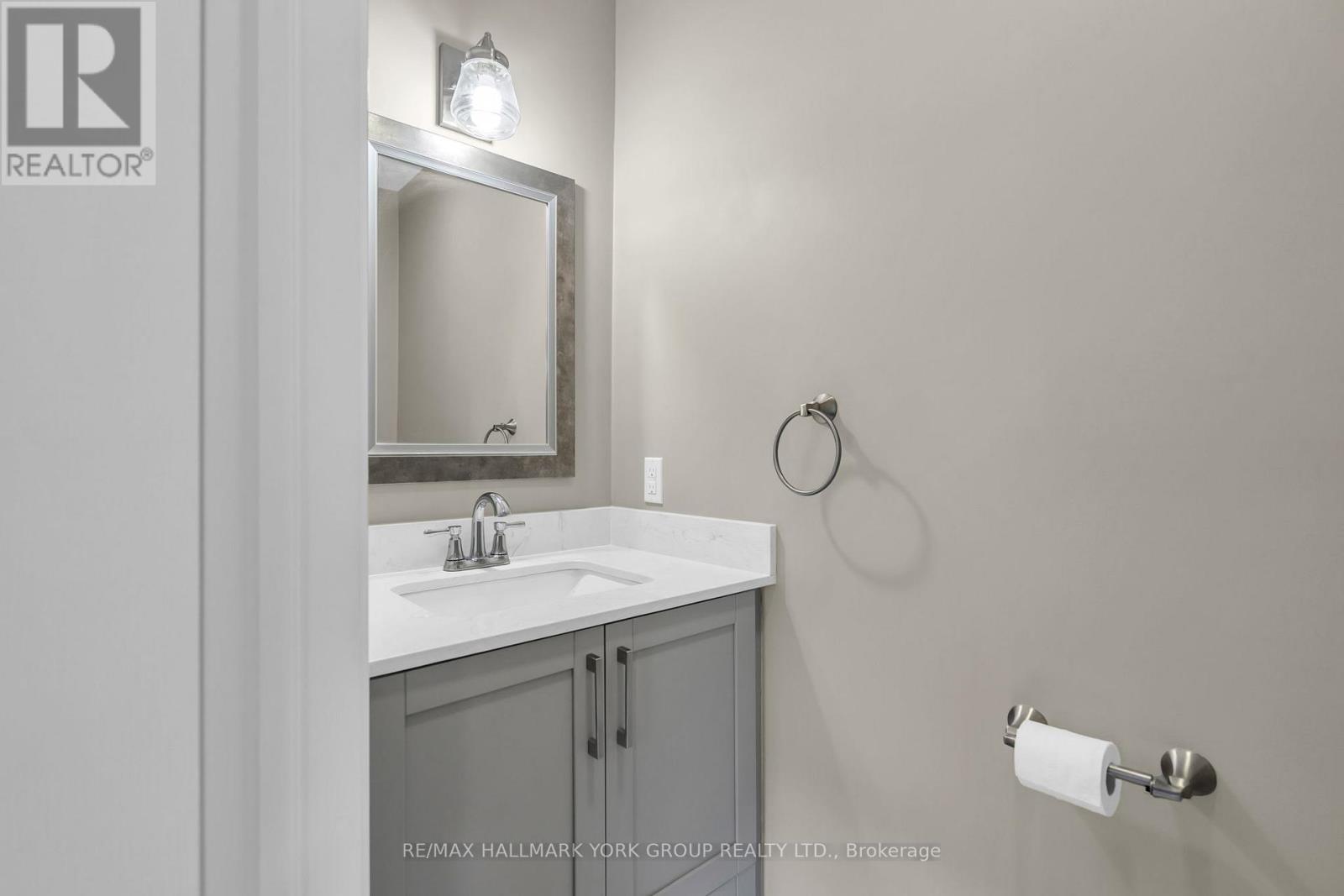 Photo 28 of 15 Brook Crescent, Georgina ON