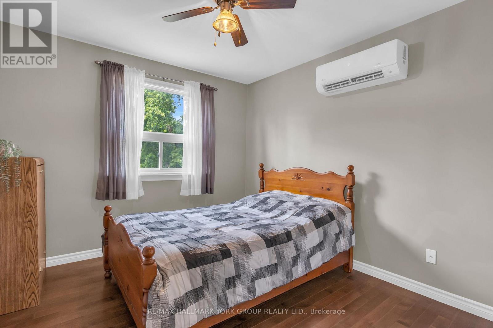 Photo 29 of 15 Brook Crescent, Georgina ON