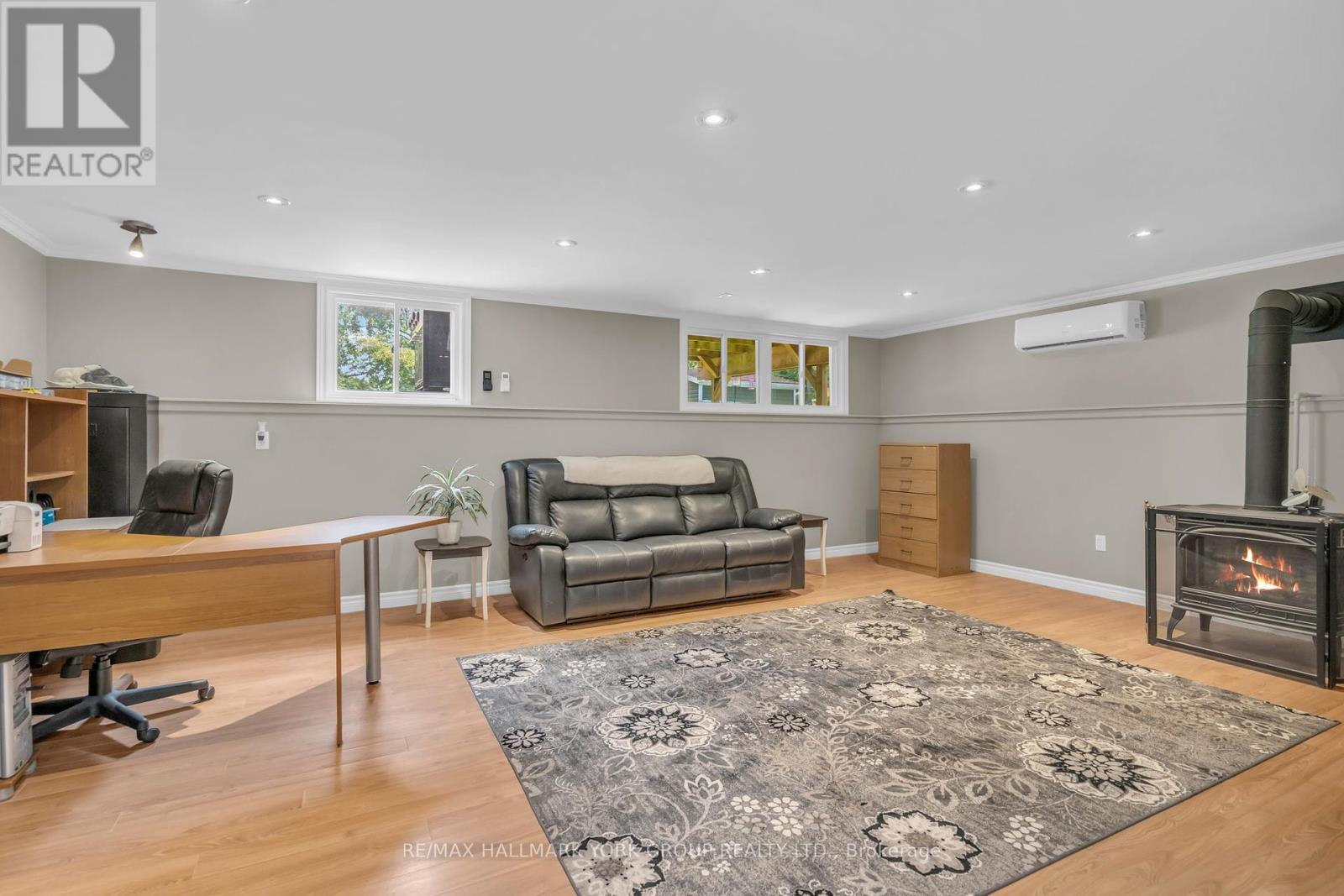 Photo 35 of 15 Brook Crescent, Georgina ON