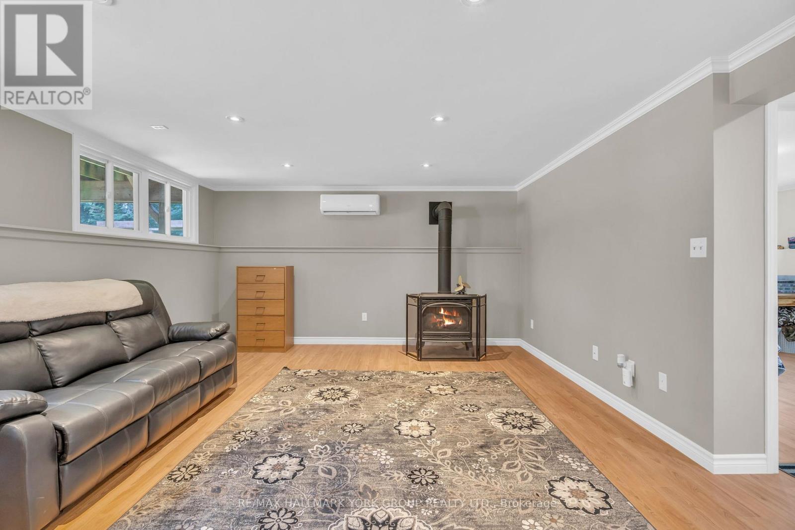 Photo 36 of 15 Brook Crescent, Georgina ON