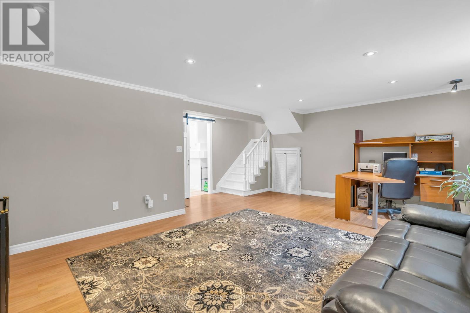 Photo 37 of 15 Brook Crescent, Georgina ON