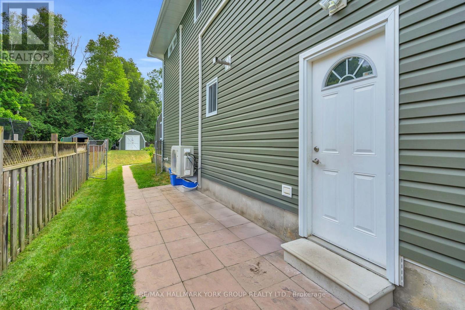 Photo 40 of 15 Brook Crescent, Georgina ON