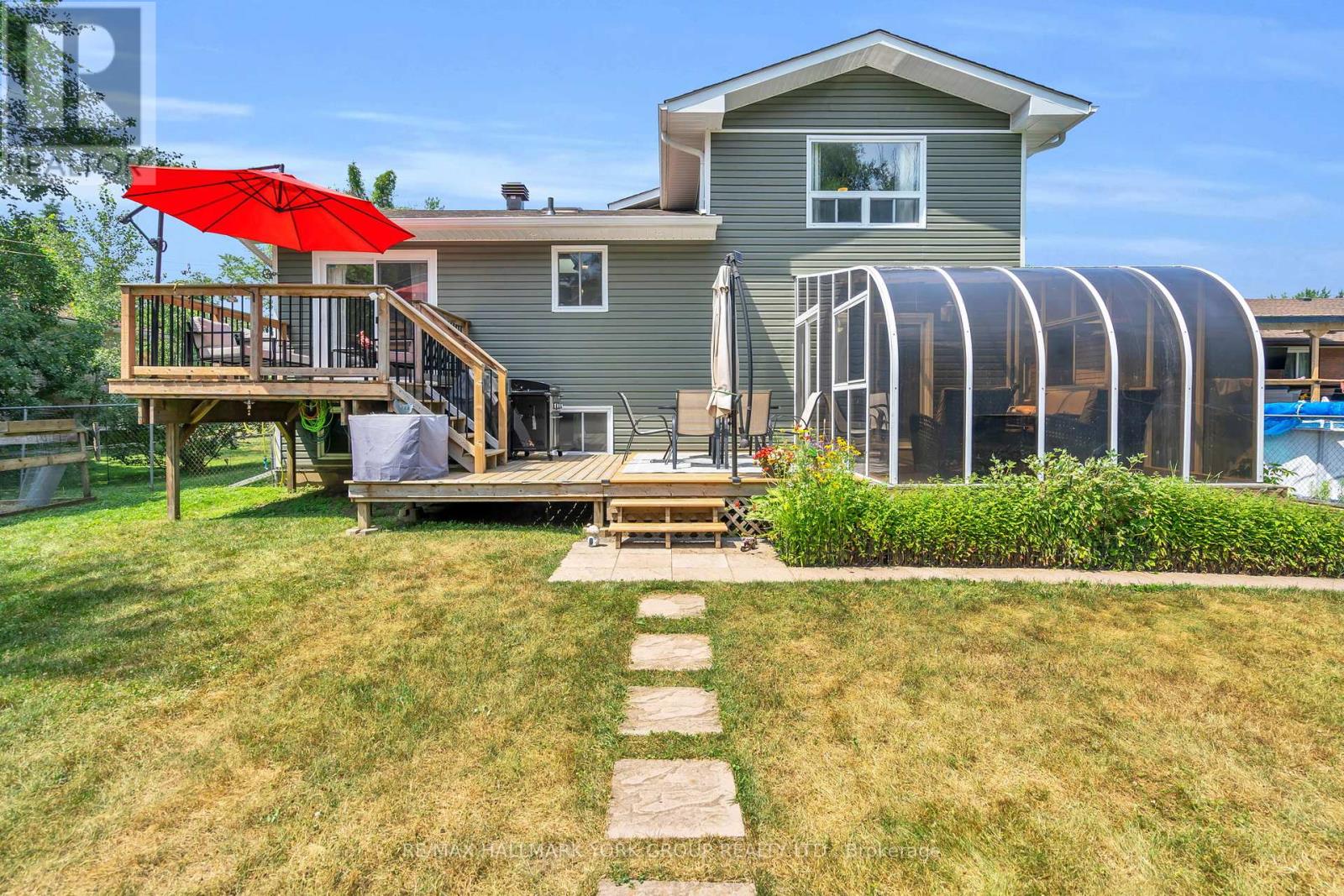Photo 41 of 15 Brook Crescent, Georgina ON