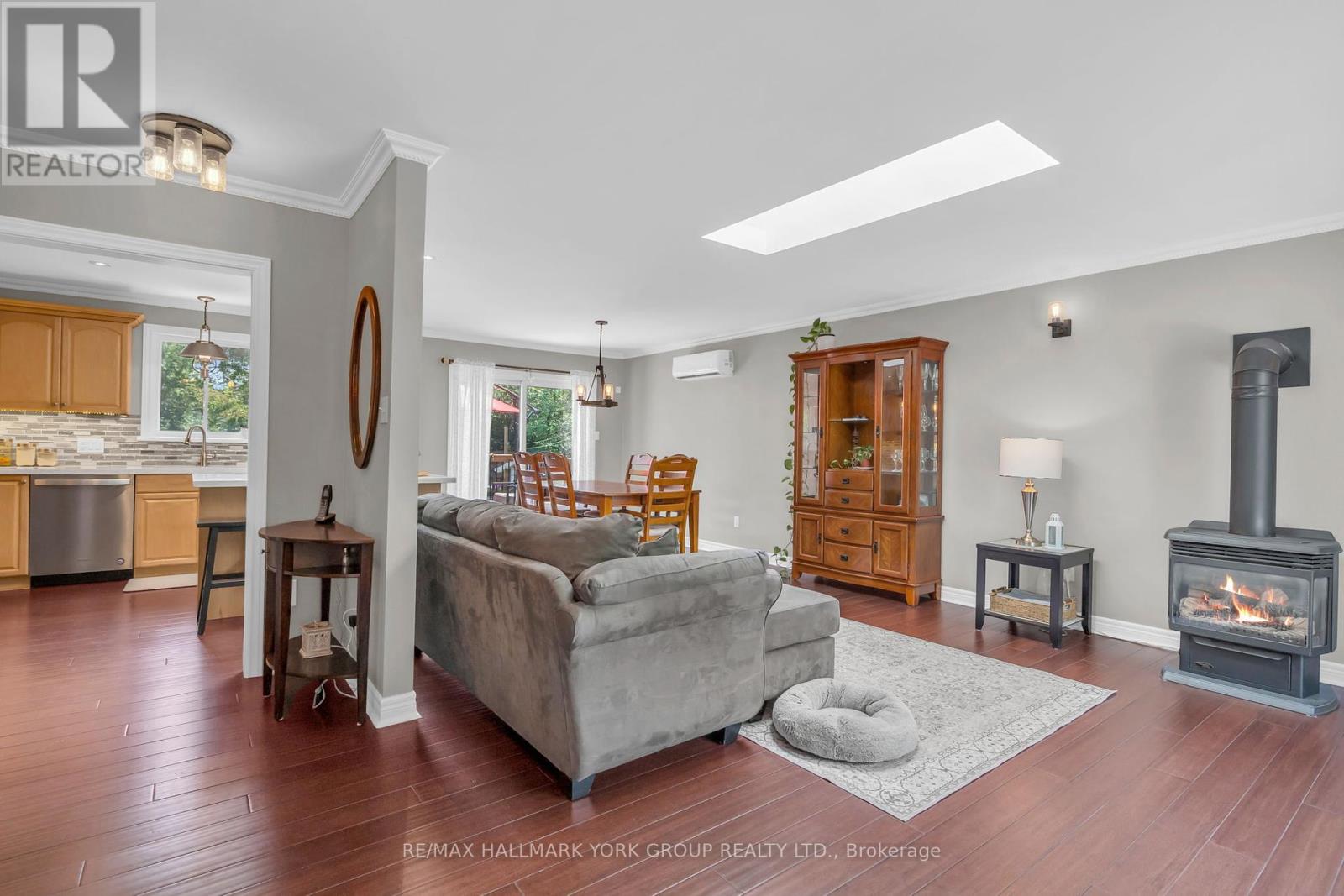 Photo 6 of 15 Brook Crescent, Georgina ON