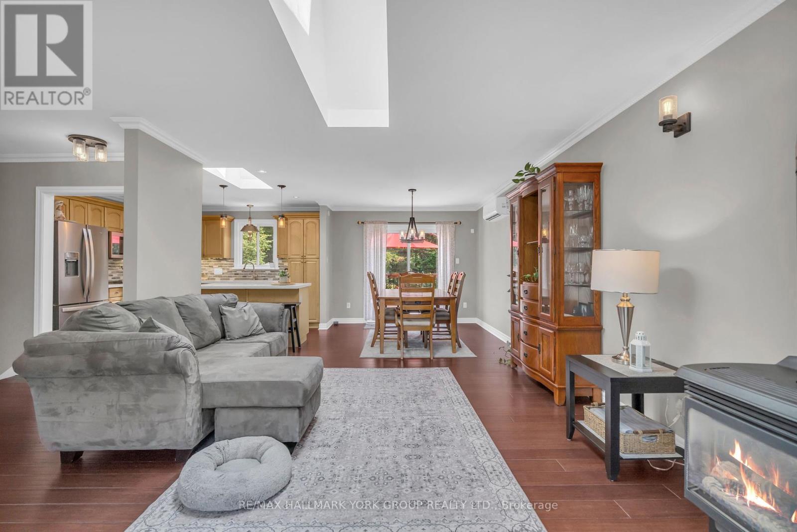 Photo 7 of 15 Brook Crescent, Georgina ON