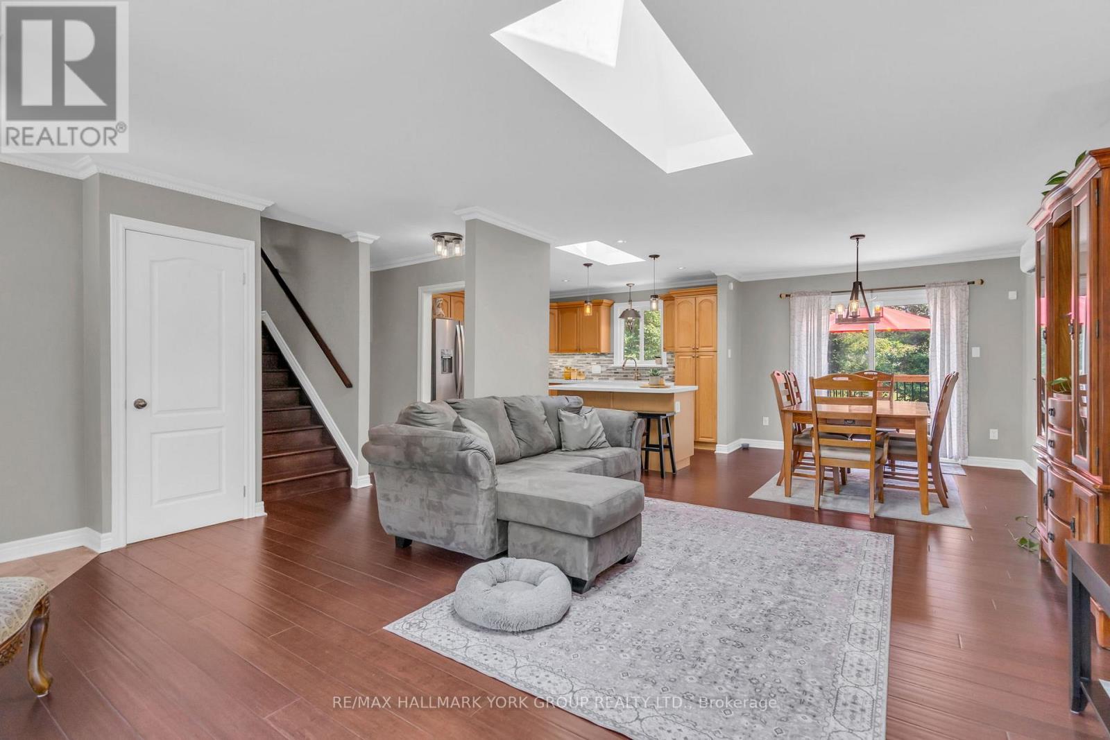 Photo 8 of 15 Brook Crescent, Georgina ON