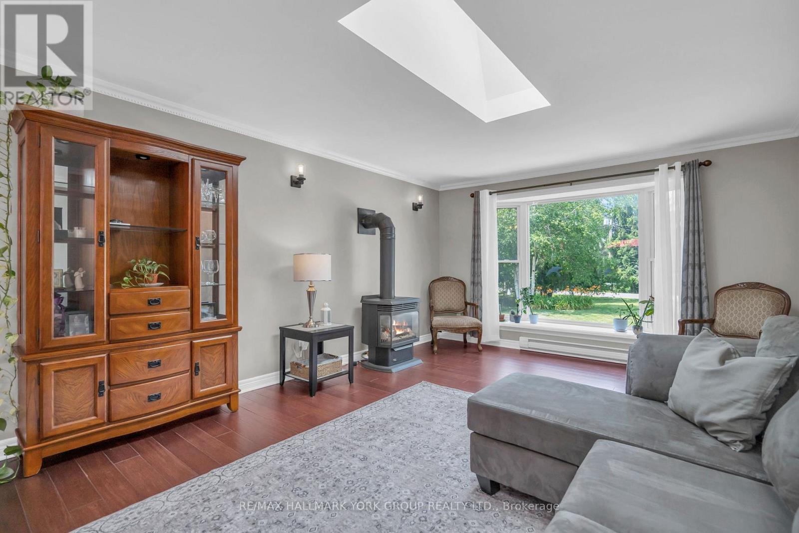 Photo 9 of 15 Brook Crescent, Georgina ON