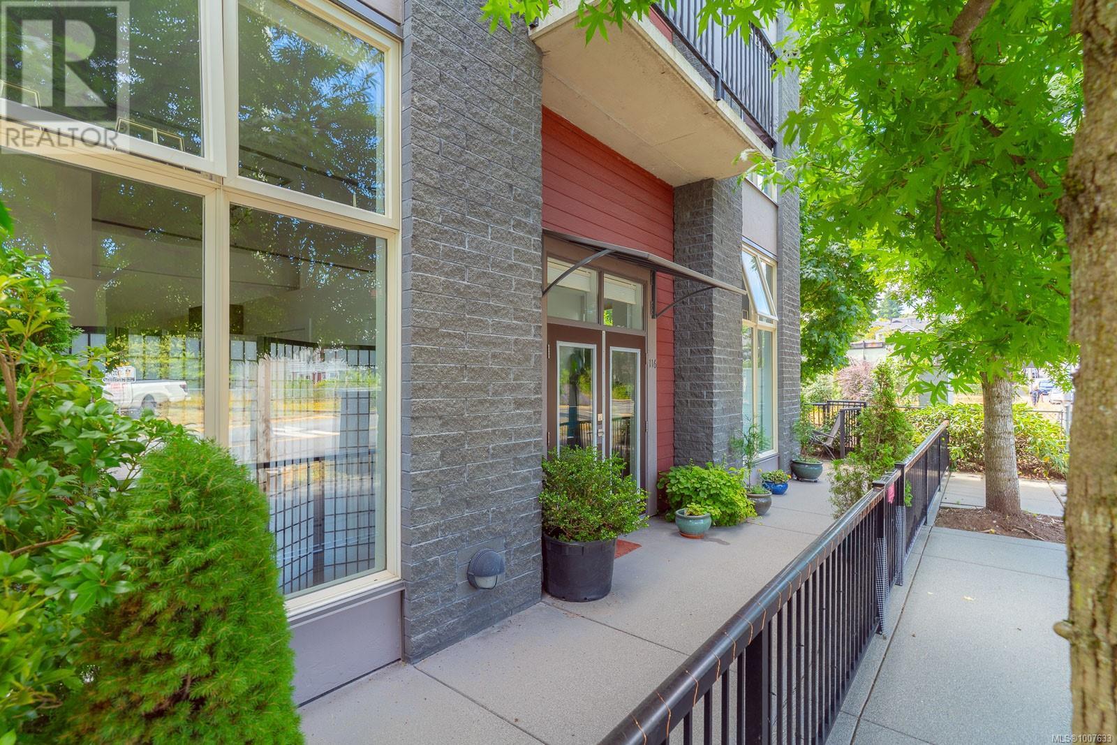 555 Franklyn St, Nanaimo - Exteriors - Photo 2