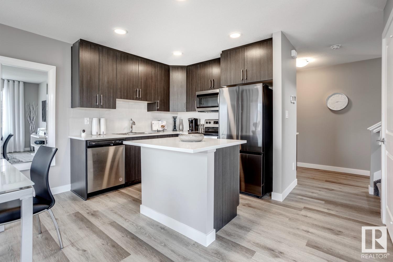 Photo 9 of 53 13139 205 St Nw, Edmonton AB