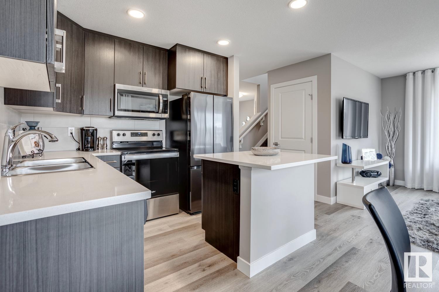 Photo 10 of 53 13139 205 St Nw, Edmonton AB