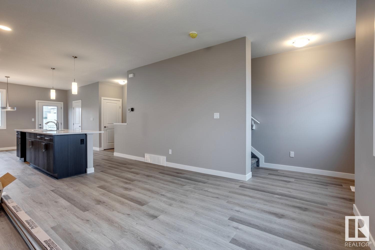 Photo 15 of 75 13139 205 St Nw, Edmonton AB