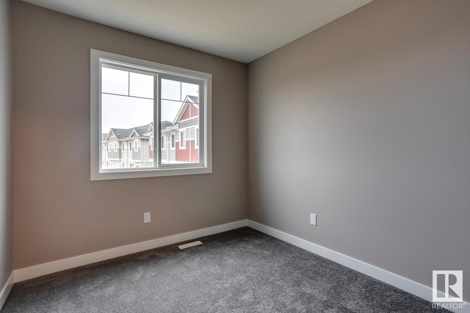 Photo 13 of 75 13139 205 St Nw, Edmonton AB