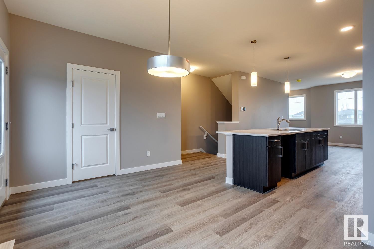 Photo 4 of 75 13139 205 St Nw, Edmonton AB