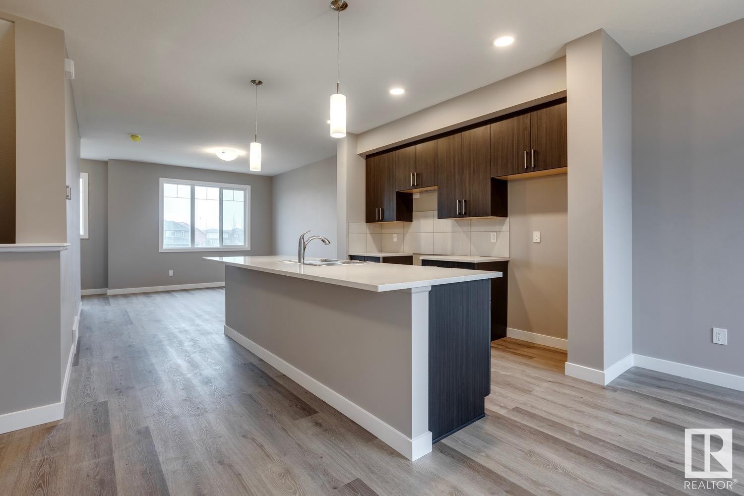 Photo 5 of 75 13139 205 St Nw, Edmonton AB