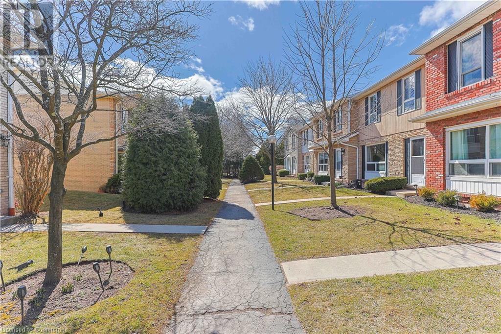 Photo 5 of 5475 Lakeshore Road Unit 54, Burlington ON