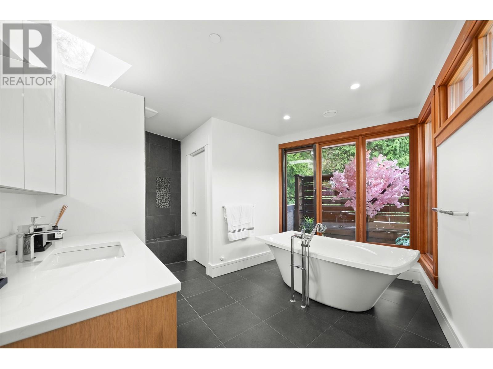510 EASTCOT ROAD, West Vancouver