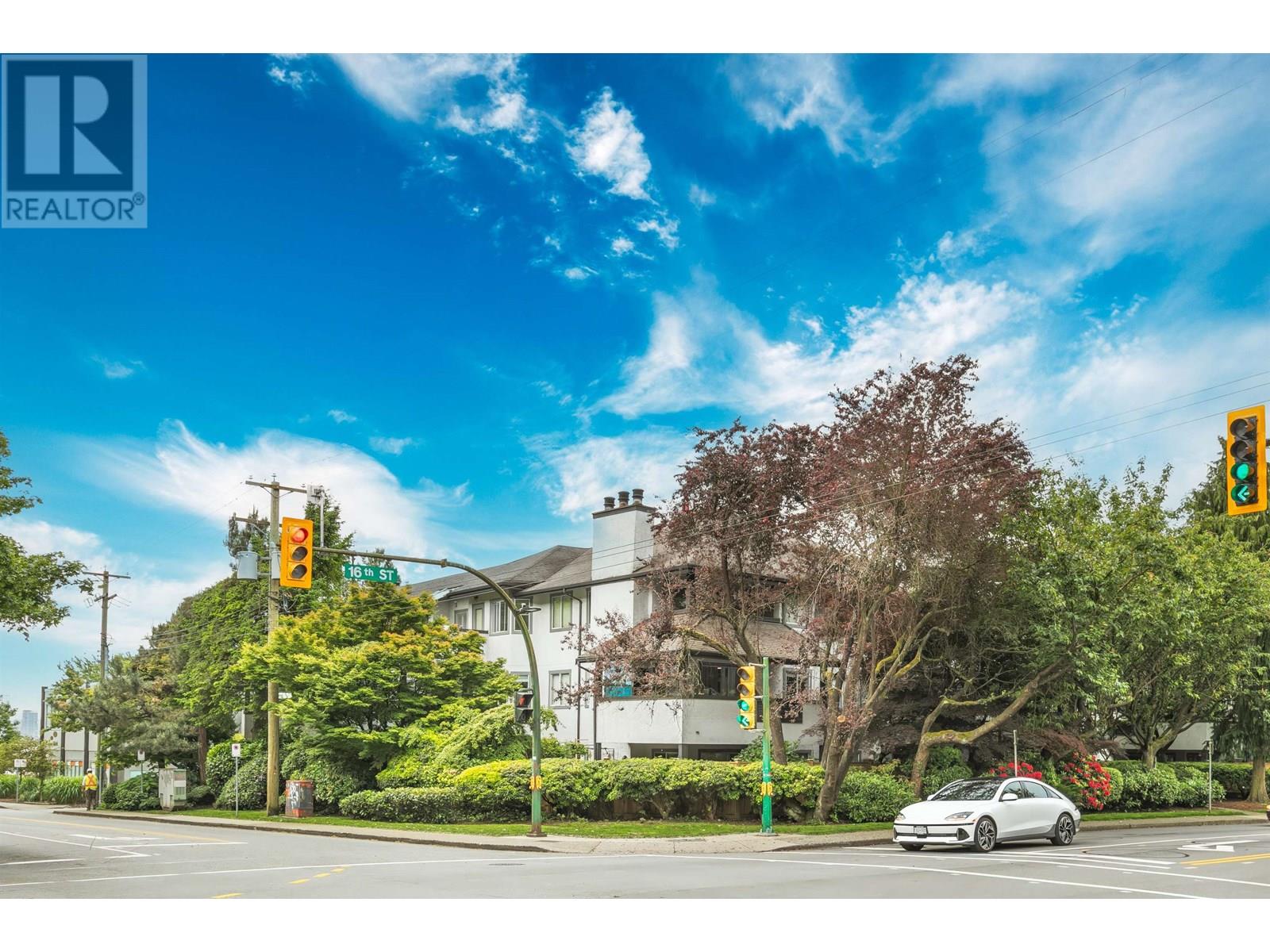 Photo 20 of 301 809 W 16th Street, North Vancouver BC