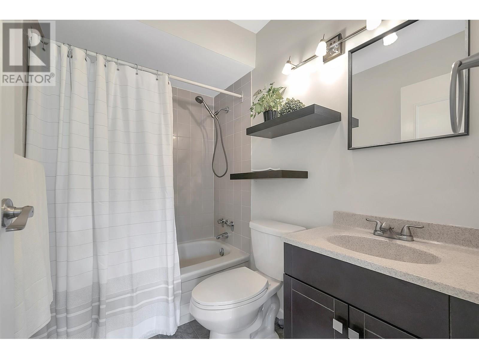 Photo 16 of 301 809 W 16th Street, North Vancouver BC