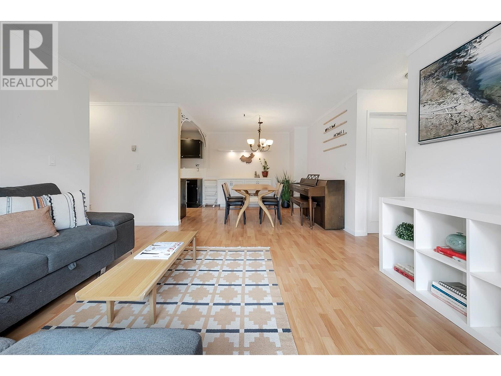 Photo 3 of 301 809 W 16th Street, North Vancouver BC