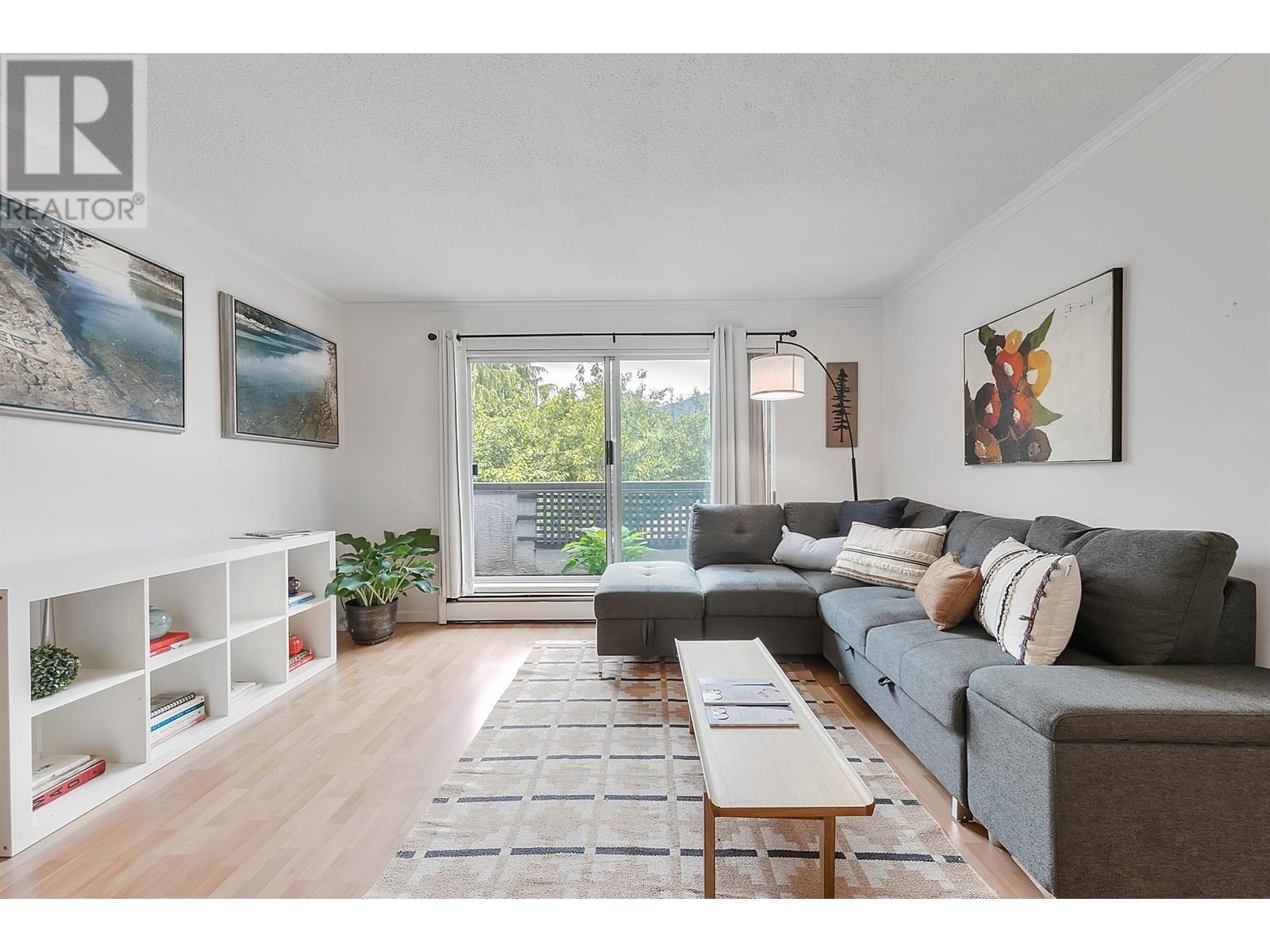Photo 4 of 301 809 W 16th Street, North Vancouver BC