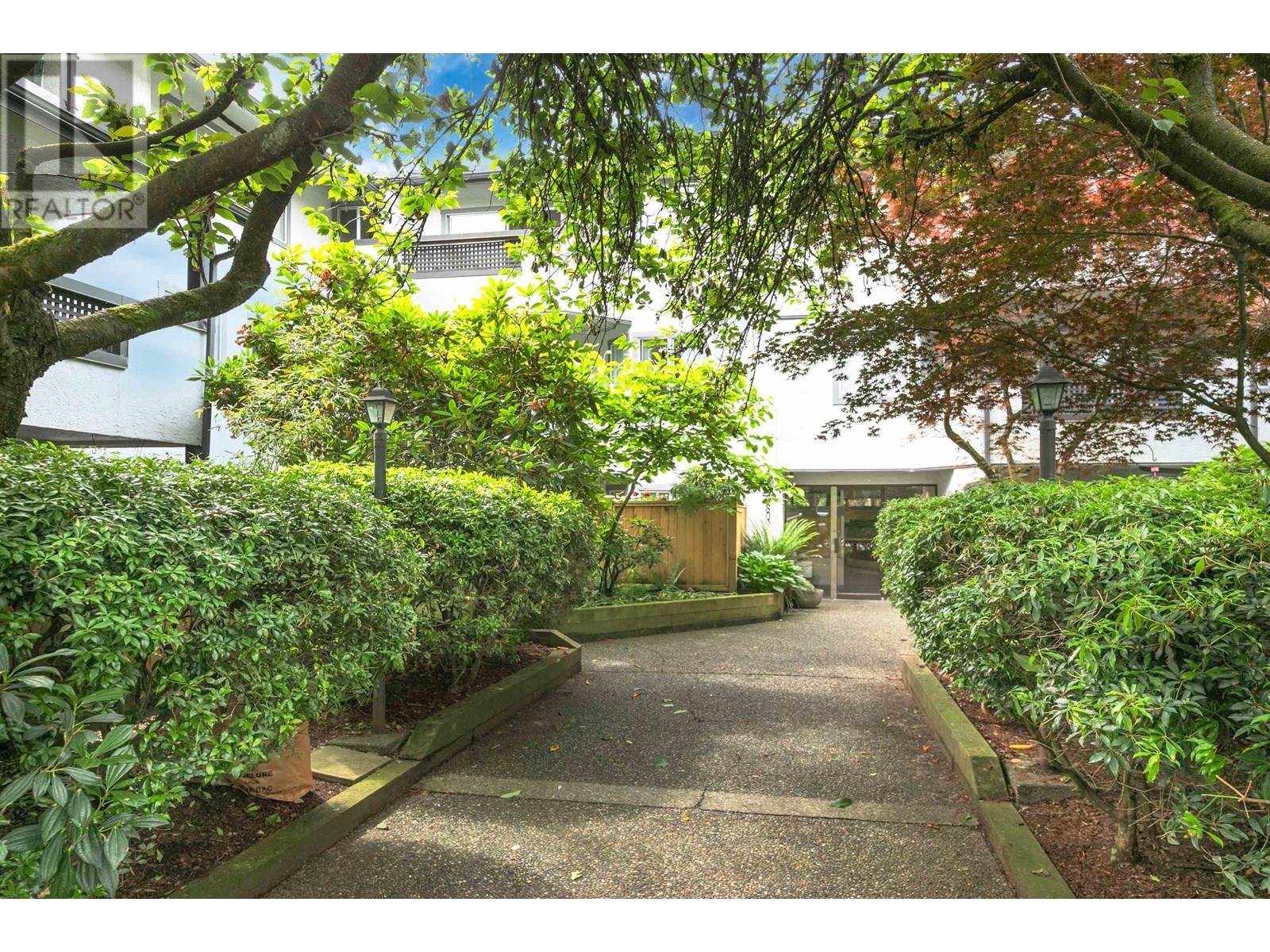 Photo 1 of 301 809 W 16th Street, North Vancouver BC
