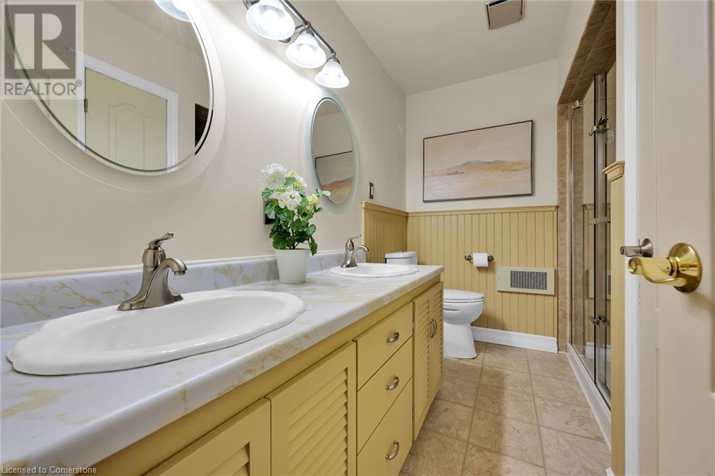Photo 14 of 4889 Cherrywood Drive, Beamsville ON