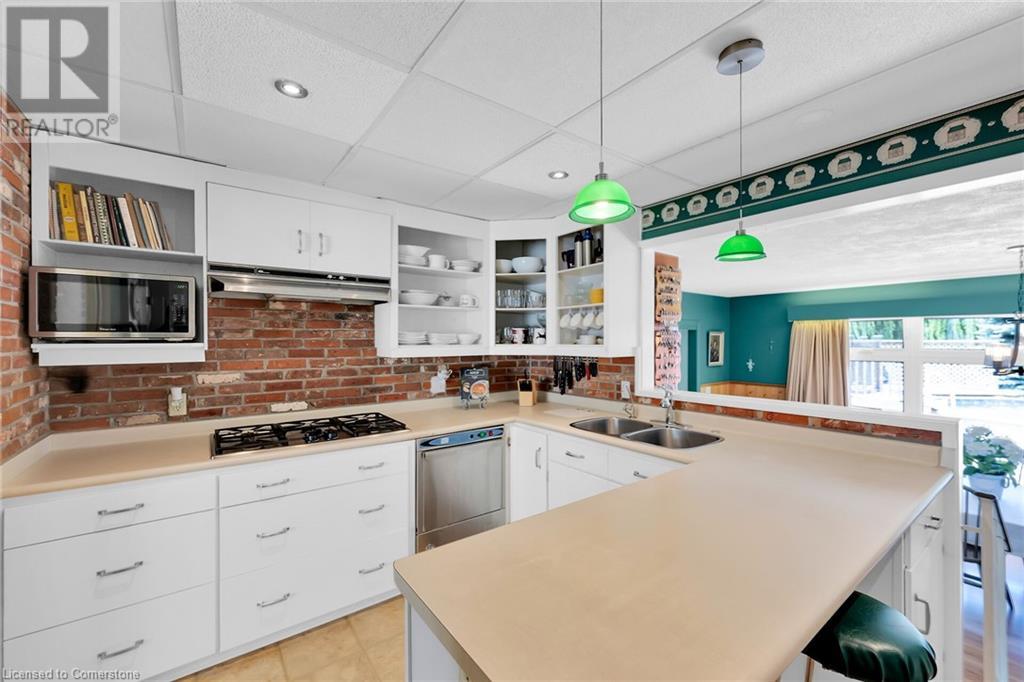 Photo 9 of 4889 Cherrywood Drive, Beamsville ON