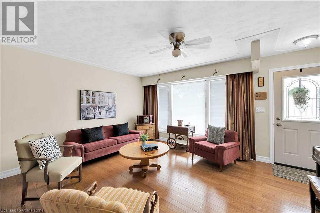 Photo 5 of 4889 Cherrywood Drive, Beamsville ON