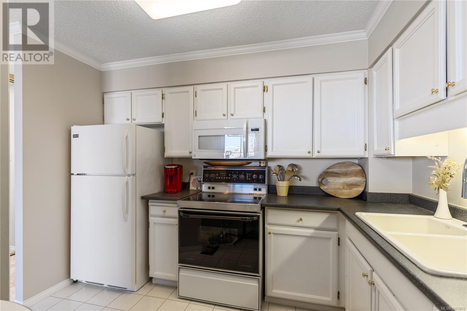 Photo 4 of 905 225 Belleville St, Victoria BC