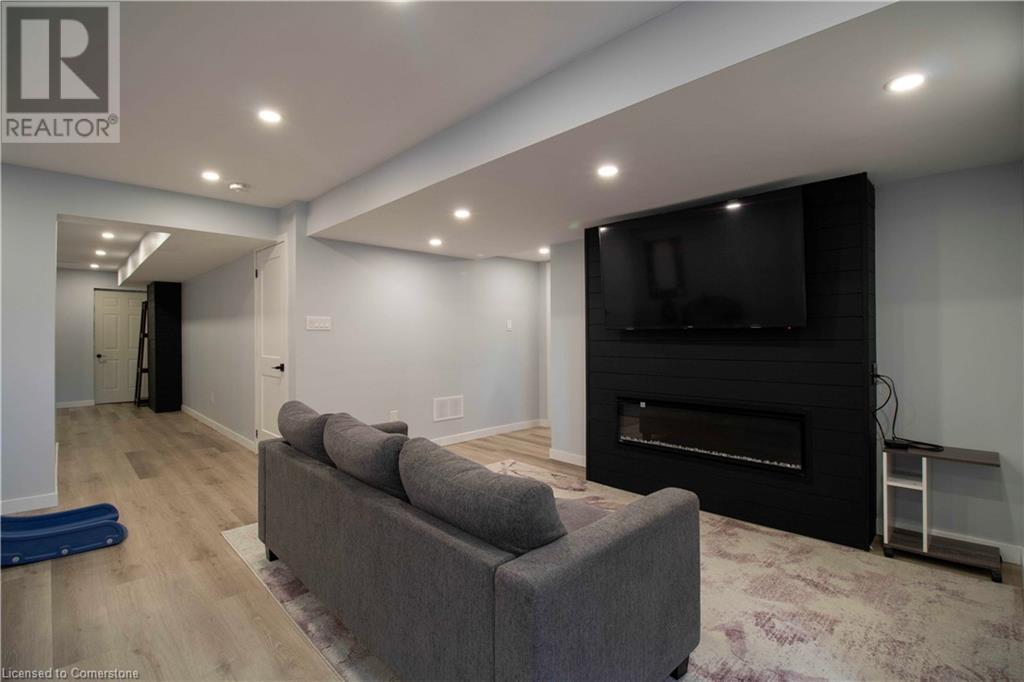 Photo 26 of 159 Dennis Drive, Smithville ON