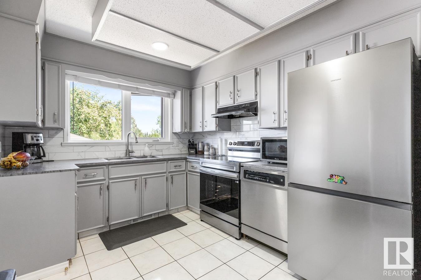 Photo 11 of 255 Humberstone Rd Nw, Edmonton AB