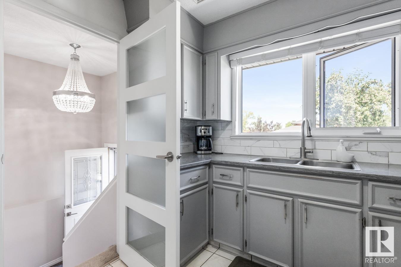 Photo 14 of 255 Humberstone Rd Nw, Edmonton AB