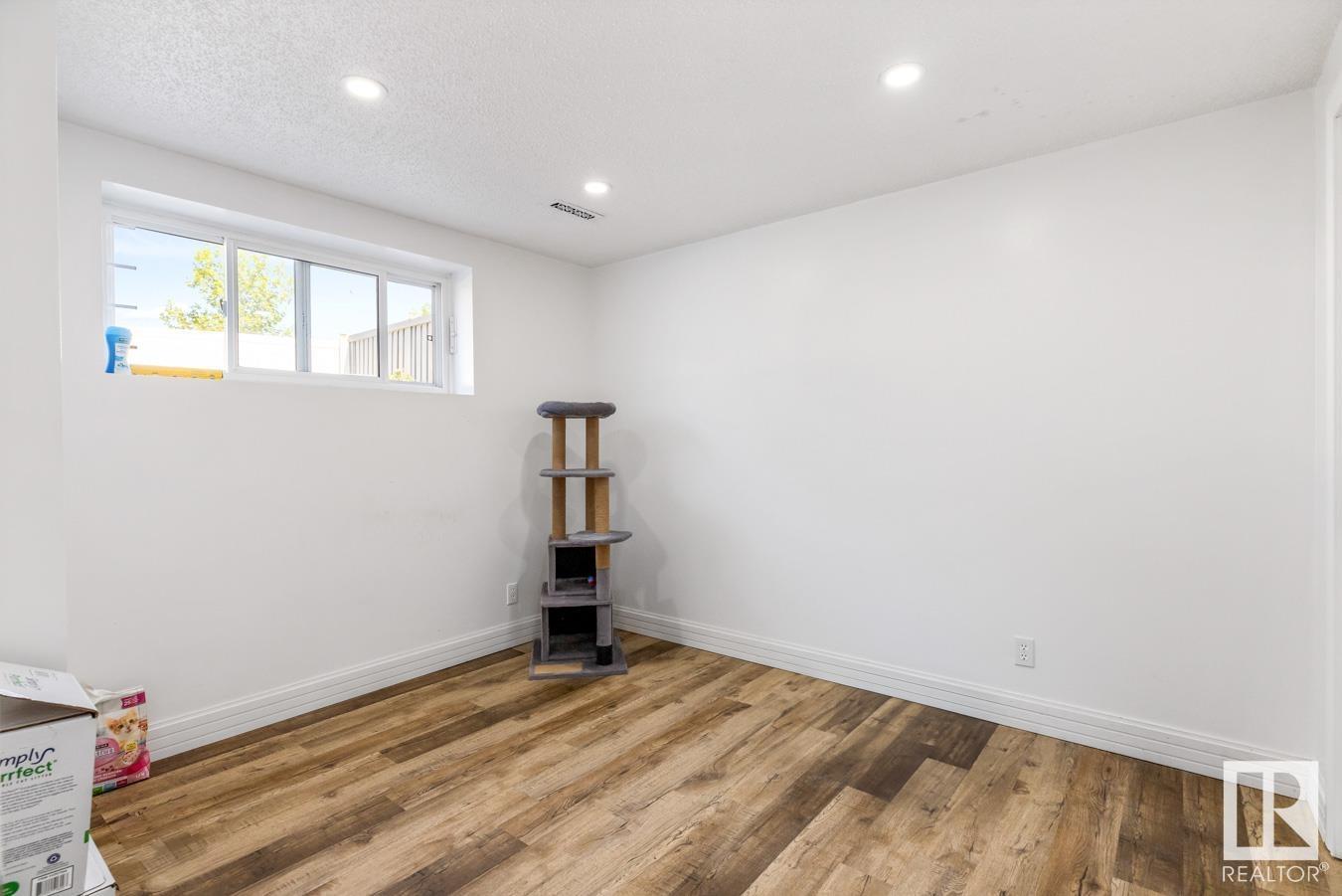 Photo 30 of 255 Humberstone Rd Nw, Edmonton AB