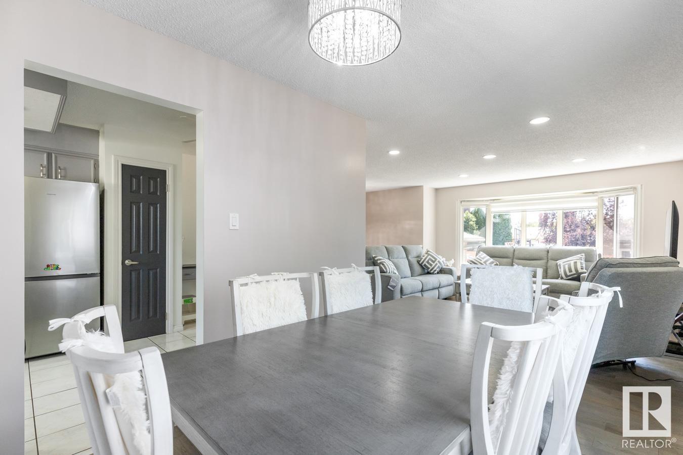 Photo 8 of 255 Humberstone Rd Nw, Edmonton AB