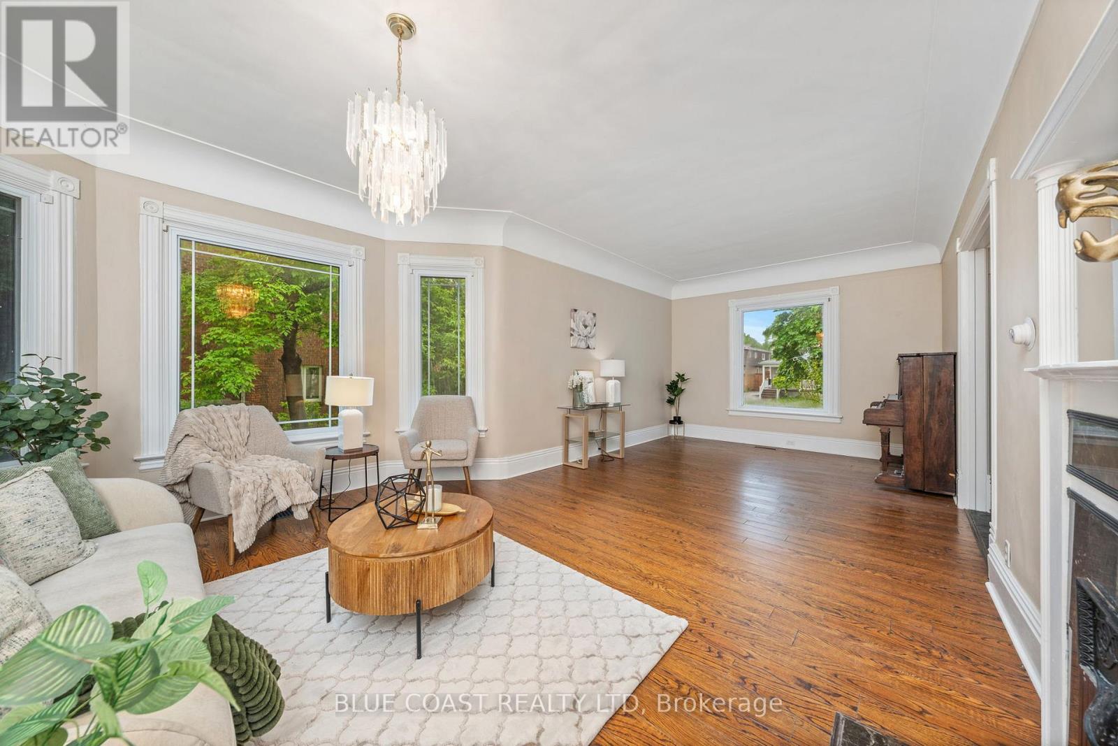 Photo 16 of 156 Queen Street, Sarnia ON