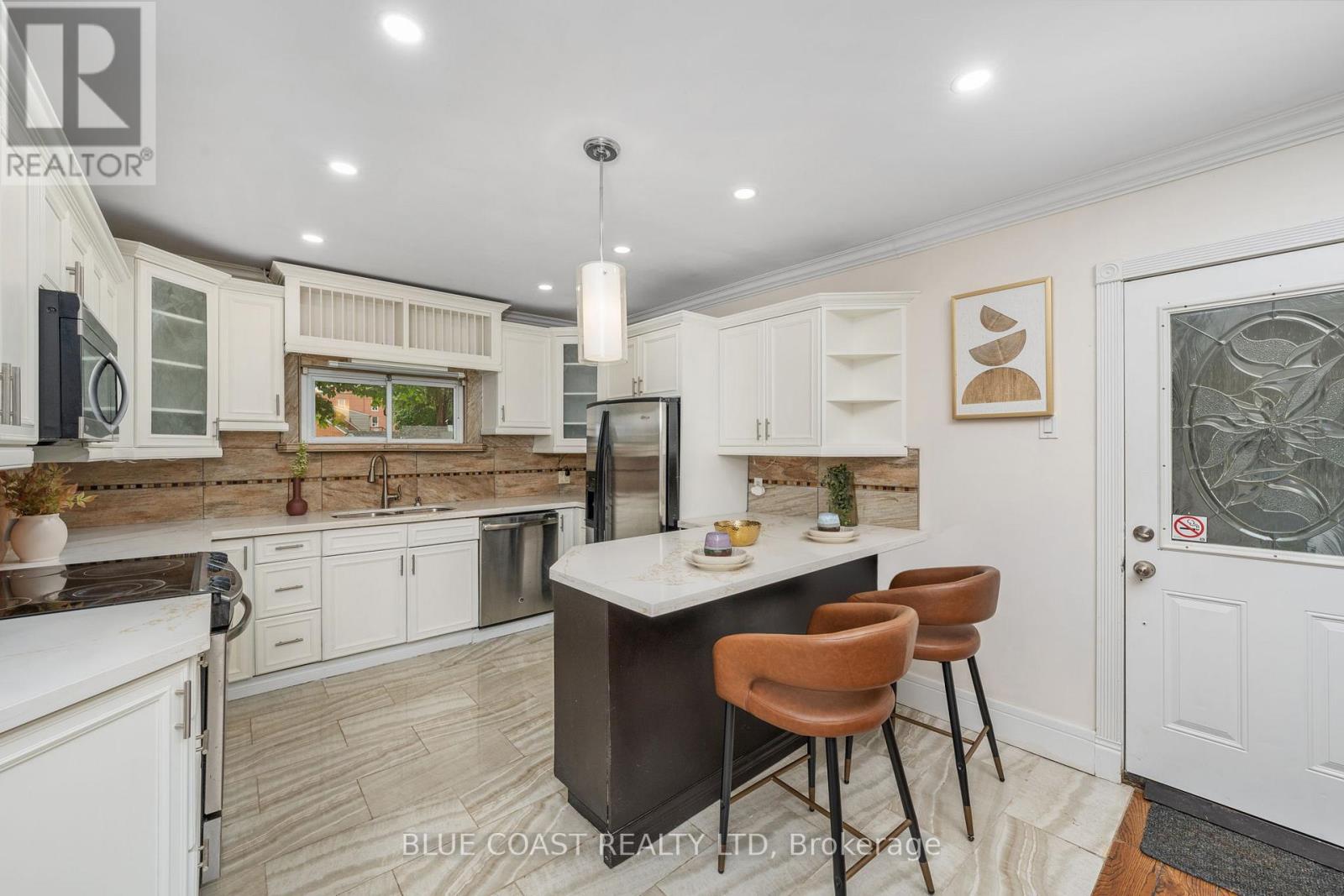 Photo 24 of 156 Queen Street, Sarnia ON