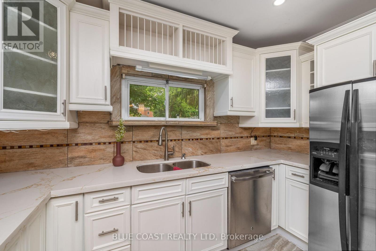 Photo 27 of 156 Queen Street, Sarnia ON
