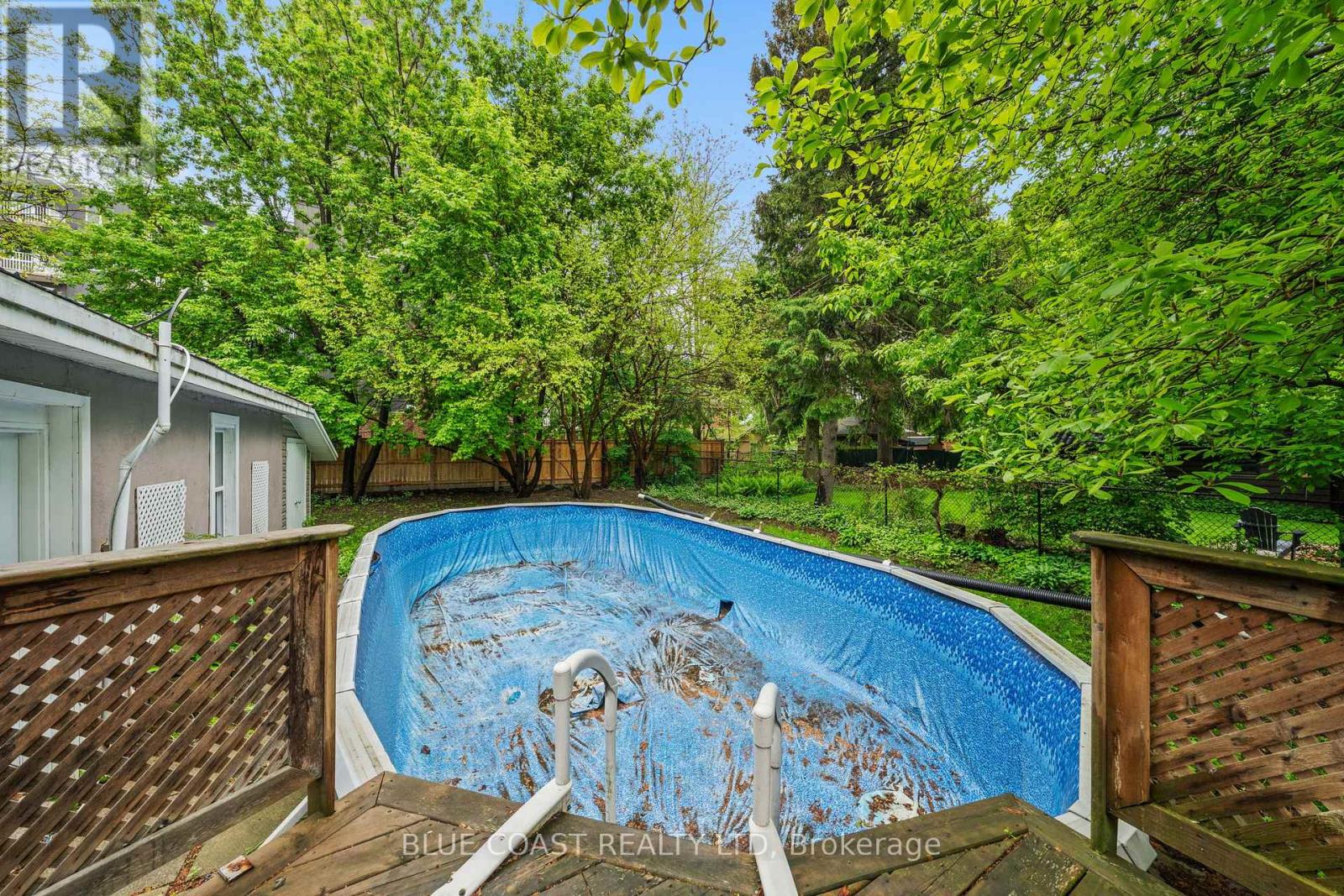 Photo 8 of 156 Queen Street, Sarnia ON