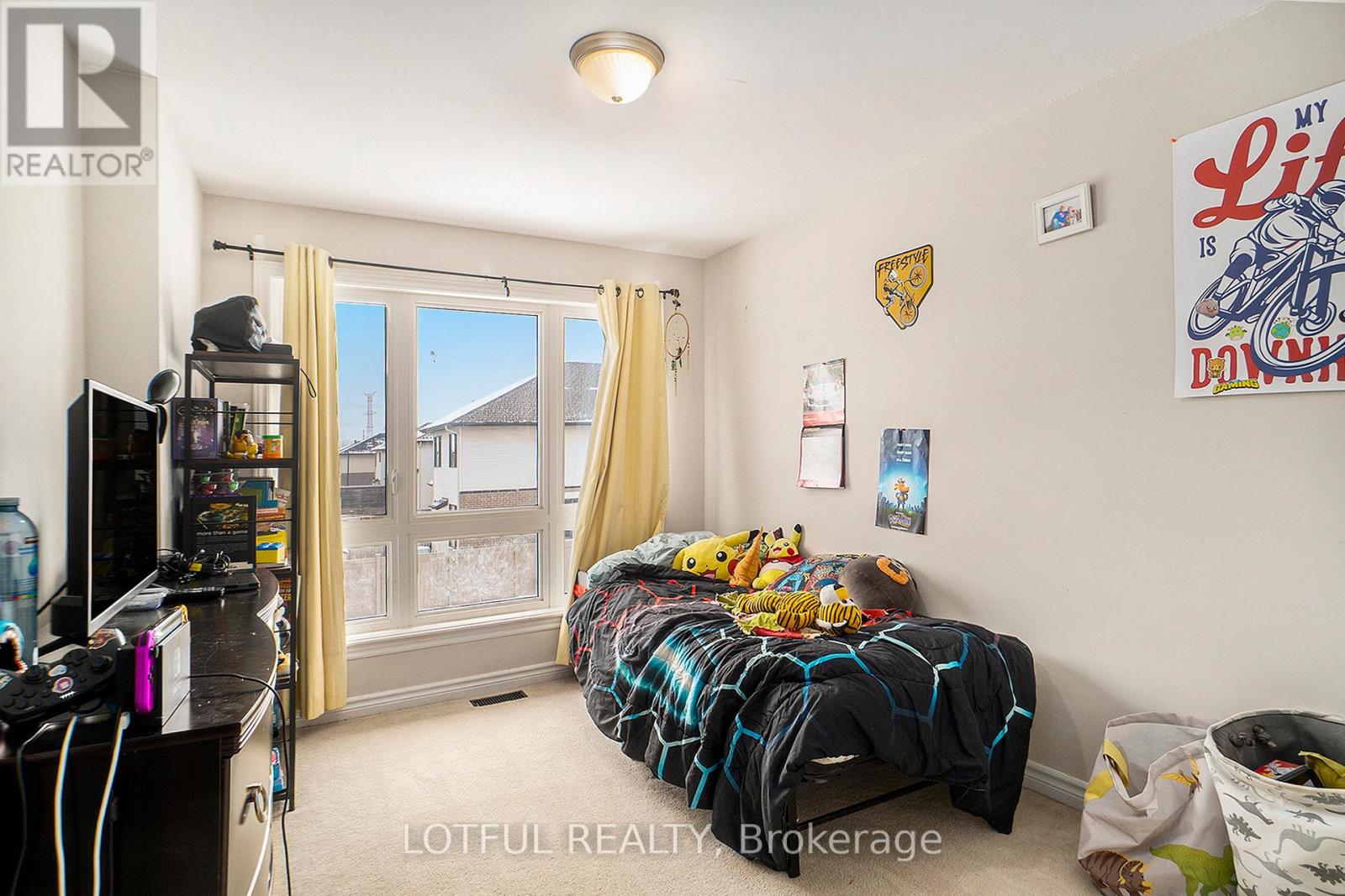 Photo 12 of 336 Rainrock Crescent, Ottawa ON