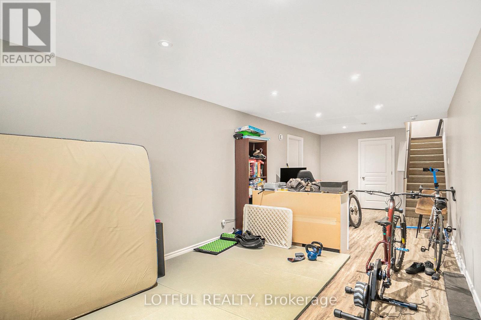 Photo 15 of 336 Rainrock Crescent, Ottawa ON