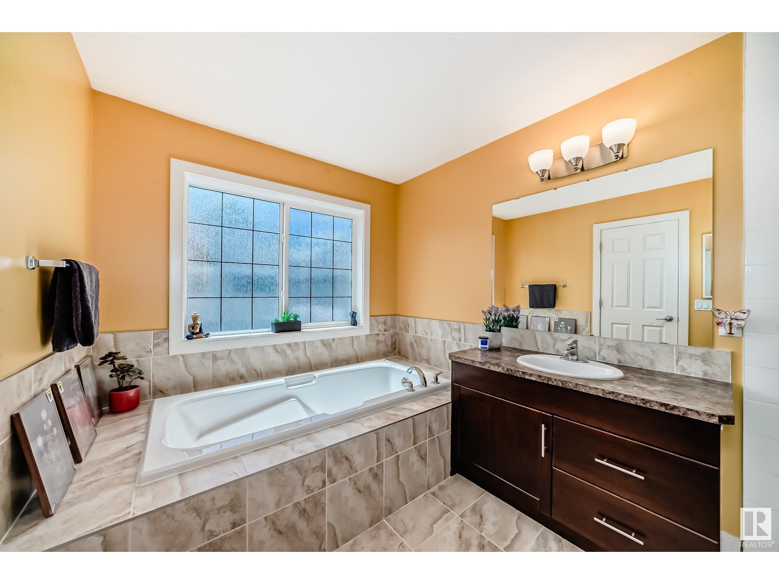Photo 5 of 64 7293 South Terwillegar Dr Nw, Edmonton AB