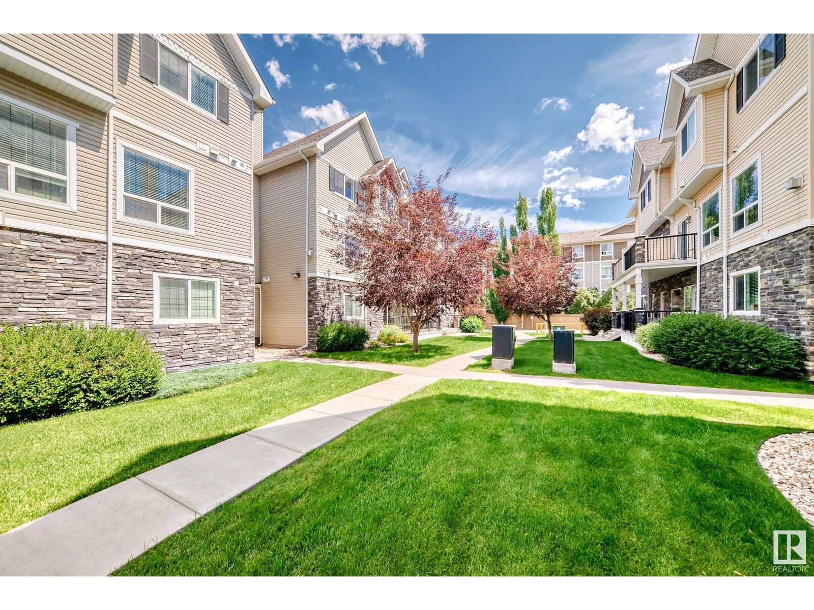 Photo 32 of 64 7293 South Terwillegar Dr Nw, Edmonton AB
