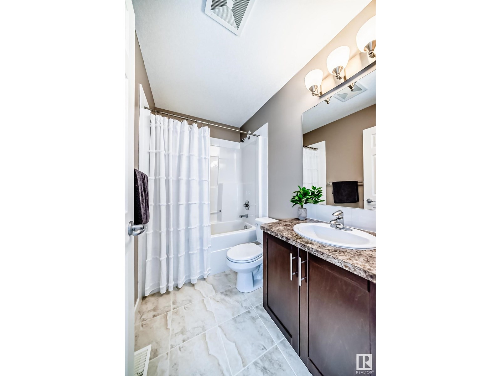 Photo 21 of 64 7293 South Terwillegar Dr Nw, Edmonton AB