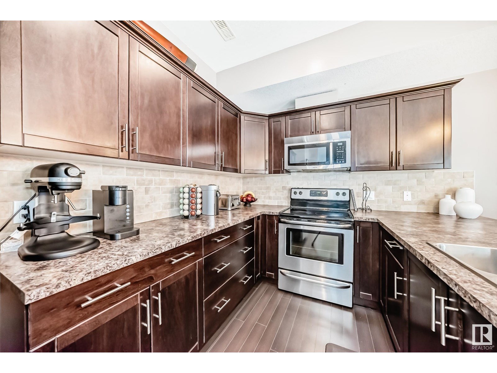 Photo 19 of 64 7293 South Terwillegar Dr Nw, Edmonton AB
