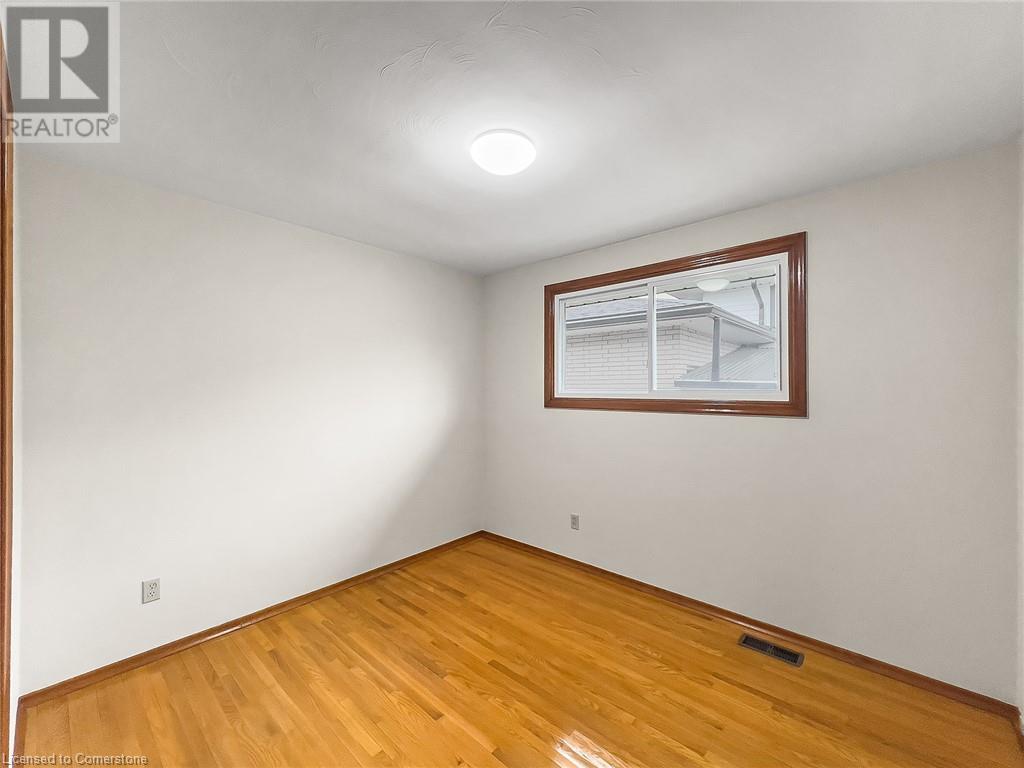 Photo 11 of 122 Glen Forest Drive, Hamilton ON