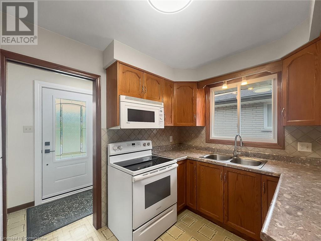 Photo 26 of 122 Glen Forest Drive, Hamilton ON
