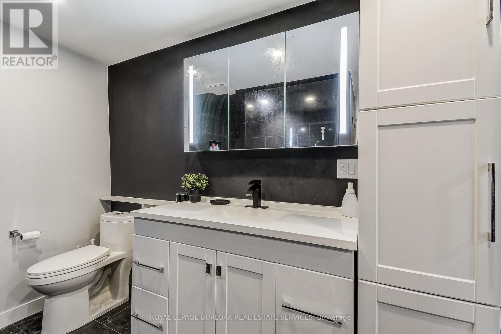 Photo 2 of 378 Waverly Street, Hamilton ON